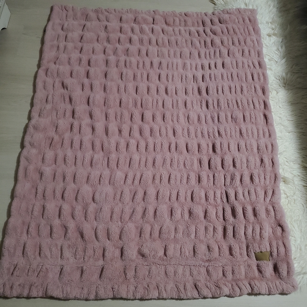 Lola Pink Textured Throw Blanket - Picture 7 of 12